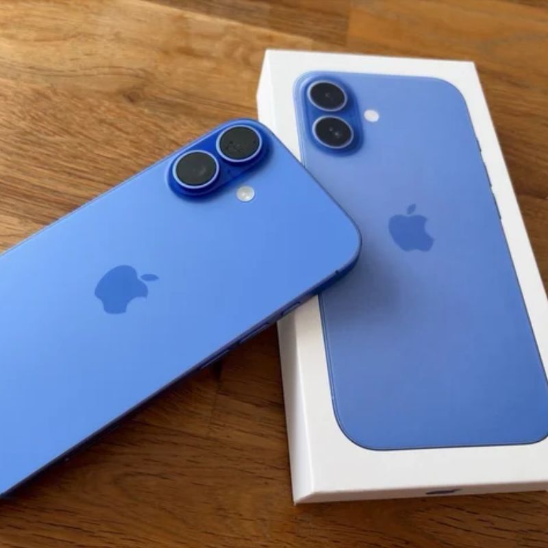 iPhone 16 Pro Max mostrando pantalla en uso